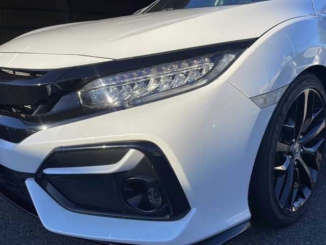 ホンダ シビック ハッチバック 埼玉県 2020(令2)年 8.7万km プラチナホワイトパール Honda SENSING/純正ナビ/　　Bluetooth/DVD再生機能/CD/フルセグTV/バックカメラ/LEDヘッドライト/純正18インチアルミホイール/ETC/運転席、助手席パワーシート/レーダークルーズコントロール