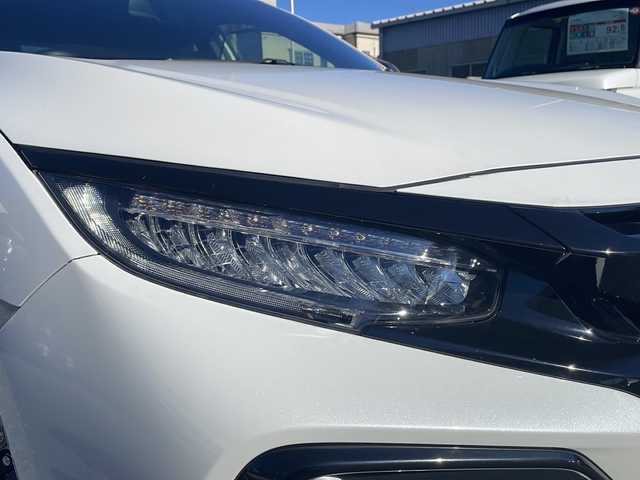 ホンダ シビック ハッチバック 埼玉県 2020(令2)年 8.7万km プラチナホワイトパール Honda SENSING/純正ナビ/　　Bluetooth/DVD再生機能/CD/フルセグTV/バックカメラ/LEDヘッドライト/純正18インチアルミホイール/ETC/運転席、助手席パワーシート/レーダークルーズコントロール