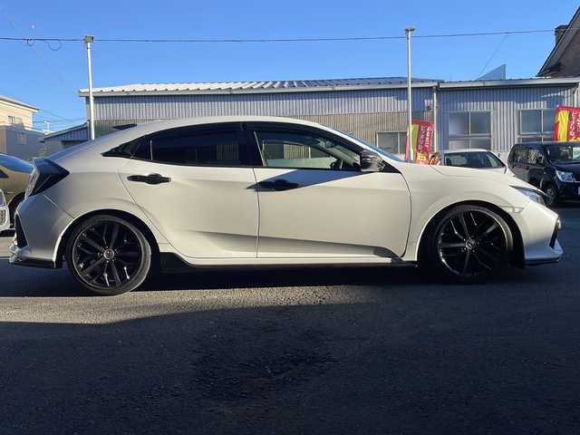 ホンダ シビック ハッチバック 埼玉県 2020(令2)年 8.7万km プラチナホワイトパール Honda SENSING/純正ナビ/　　Bluetooth/DVD再生機能/CD/フルセグTV/バックカメラ/LEDヘッドライト/純正18インチアルミホイール/ETC/運転席、助手席パワーシート/レーダークルーズコントロール