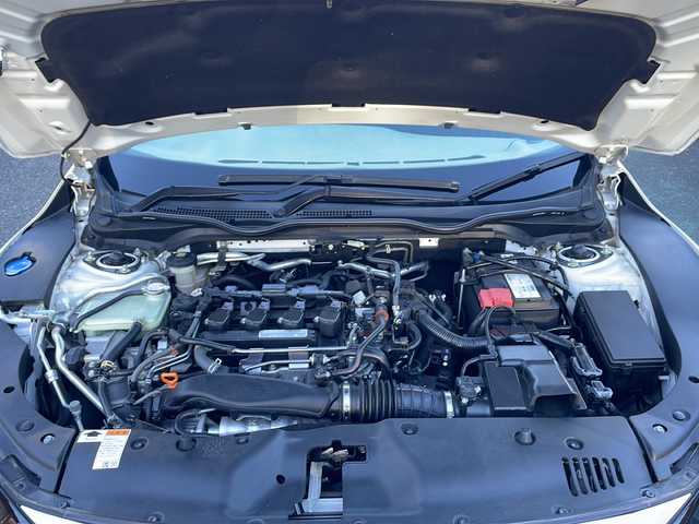 ホンダ シビック ハッチバック 埼玉県 2020(令2)年 8.7万km プラチナホワイトパール Honda SENSING/純正ナビ/　　Bluetooth/DVD再生機能/CD/フルセグTV/バックカメラ/LEDヘッドライト/純正18インチアルミホイール/ETC/運転席、助手席パワーシート/レーダークルーズコントロール