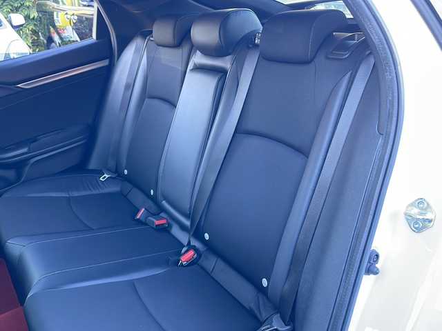 ホンダ シビック ハッチバック 埼玉県 2020(令2)年 8.7万km プラチナホワイトパール Honda SENSING/純正ナビ/　　Bluetooth/DVD再生機能/CD/フルセグTV/バックカメラ/LEDヘッドライト/純正18インチアルミホイール/ETC/運転席、助手席パワーシート/レーダークルーズコントロール