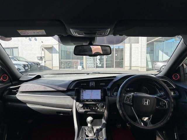 ホンダ シビック ハッチバック 埼玉県 2020(令2)年 8.7万km プラチナホワイトパール Honda SENSING/レーンキープアシスト/レーダークルーズコントロール/純正ナビ/　　Bluetooth/DVD再生機能/CD/フルセグTV/バックカメラ/LEDヘッドライト/純正18インチアルミホイール/ETC/前席パワーシート/シートヒーター/アイドリングストップ/ECON/ブレーキホールド/純正マフラー/社外ウイング/純正ウイング車載あり/無限MUGENフロアマット/SPOON プログレッシブスプリング リア2本/カーボン調ドアミラーカバー/ドアプロテクター