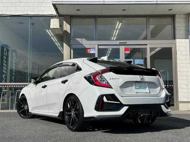 ホンダ シビック ハッチバック 埼玉県 2020(令2)年 8.7万km プラチナホワイトパール Honda SENSING/レーンキープアシスト/レーダークルーズコントロール/純正ナビ/　　Bluetooth/DVD再生機能/CD/フルセグTV/バックカメラ/LEDヘッドライト/純正18インチアルミホイール/ETC/前席パワーシート/シートヒーター/アイドリングストップ/ECON/ブレーキホールド/純正マフラー/社外ウイング/純正ウイング車載あり/無限MUGENフロアマット/SPOON プログレッシブスプリング リア2本/カーボン調ドアミラーカバー/ドアプロテクター