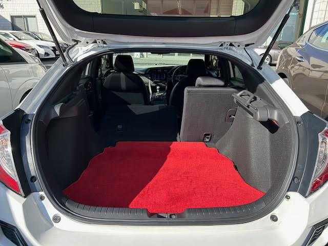 ホンダ シビック ハッチバック 埼玉県 2020(令2)年 8.7万km プラチナホワイトパール Honda SENSING/レーンキープアシスト/レーダークルーズコントロール/純正ナビ/　　Bluetooth/DVD再生機能/CD/フルセグTV/バックカメラ/LEDヘッドライト/純正18インチアルミホイール/ETC/前席パワーシート/シートヒーター/アイドリングストップ/ECON/ブレーキホールド/純正マフラー/社外ウイング/純正ウイング車載あり/無限MUGENフロアマット/SPOON プログレッシブスプリング リア2本/カーボン調ドアミラーカバー/ドアプロテクター