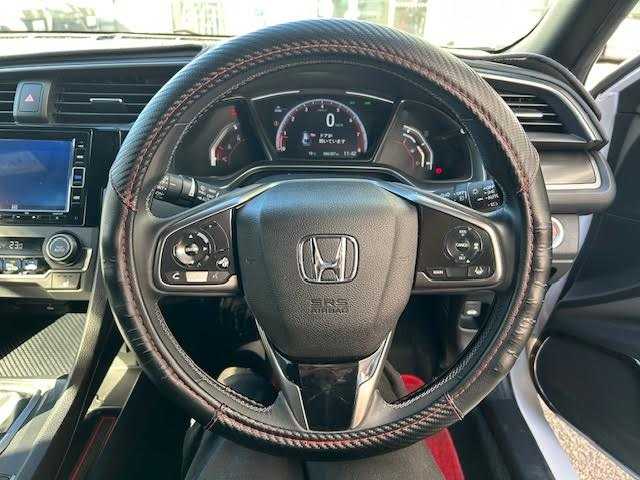 ホンダ シビック ハッチバック 埼玉県 2020(令2)年 8.7万km プラチナホワイトパール Honda SENSING/レーンキープアシスト/レーダークルーズコントロール/純正ナビ/　　Bluetooth/DVD再生機能/CD/フルセグTV/バックカメラ/LEDヘッドライト/純正18インチアルミホイール/ETC/前席パワーシート/シートヒーター/アイドリングストップ/ECON/ブレーキホールド/純正マフラー/社外ウイング/純正ウイング車載あり/無限MUGENフロアマット/SPOON プログレッシブスプリング リア2本/カーボン調ドアミラーカバー/ドアプロテクター