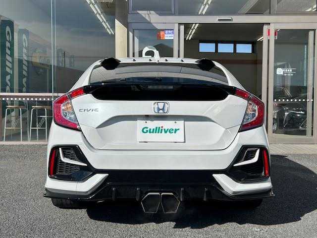 ホンダ シビック ハッチバック 埼玉県 2020(令2)年 8.7万km プラチナホワイトパール Honda SENSING/レーンキープアシスト/レーダークルーズコントロール/純正ナビ/　　Bluetooth/DVD再生機能/CD/フルセグTV/バックカメラ/LEDヘッドライト/純正18インチアルミホイール/ETC/前席パワーシート/シートヒーター/アイドリングストップ/ECON/ブレーキホールド/純正マフラー/社外ウイング/純正ウイング車載あり/無限MUGENフロアマット/SPOON プログレッシブスプリング リア2本/カーボン調ドアミラーカバー/ドアプロテクター