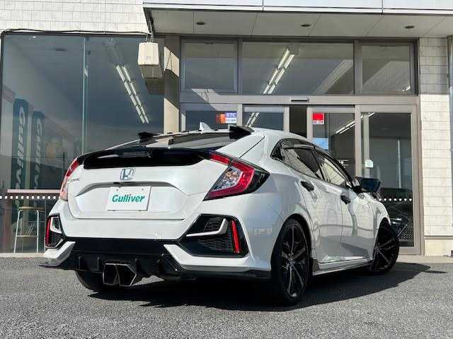 ホンダ シビック ハッチバック 埼玉県 2020(令2)年 8.7万km プラチナホワイトパール Honda SENSING/レーンキープアシスト/レーダークルーズコントロール/純正ナビ/　　Bluetooth/DVD再生機能/CD/フルセグTV/バックカメラ/LEDヘッドライト/純正18インチアルミホイール/ETC/前席パワーシート/シートヒーター/アイドリングストップ/ECON/ブレーキホールド/純正マフラー/社外ウイング/純正ウイング車載あり/無限MUGENフロアマット/SPOON プログレッシブスプリング リア2本/カーボン調ドアミラーカバー/ドアプロテクター
