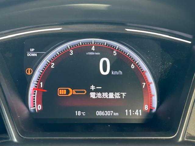 ホンダ シビック ハッチバック 埼玉県 2020(令2)年 8.7万km プラチナホワイトパール Honda SENSING/レーンキープアシスト/レーダークルーズコントロール/純正ナビ/　　Bluetooth/DVD再生機能/CD/フルセグTV/バックカメラ/LEDヘッドライト/純正18インチアルミホイール/ETC/前席パワーシート/シートヒーター/アイドリングストップ/ECON/ブレーキホールド/純正マフラー/社外ウイング/純正ウイング車載あり/無限MUGENフロアマット/SPOON プログレッシブスプリング リア2本/カーボン調ドアミラーカバー/ドアプロテクター