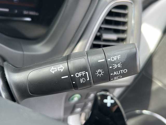 ホンダ ヴェゼル ハイブリッド X ホンダセンシング 愛媛県 2019(平31)年 4.2万km プラチナホワイトパール Panasonicナビ/（Bluetooth/AM/FM/フルセグTV/iPod）/衝突軽減ブレーキ　/レーダークルーズコントロール/ETC/LEDヘッドライト/バックカメラ/純正16インチAW/純正フロアマット/スマートキー/スペアキー/レーンキープアシスト/横滑り防止装置/USB入力端子