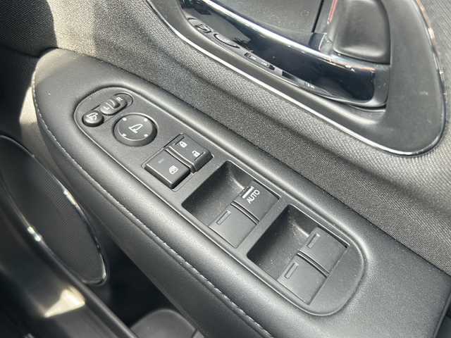 ホンダ ヴェゼル ハイブリッド X ホンダセンシング 愛媛県 2019(平31)年 4.2万km プラチナホワイトパール Panasonicナビ/（Bluetooth/AM/FM/フルセグTV/iPod）/衝突軽減ブレーキ　/レーダークルーズコントロール/ETC/LEDヘッドライト/バックカメラ/純正16インチAW/純正フロアマット/スマートキー/スペアキー/レーンキープアシスト/横滑り防止装置/USB入力端子