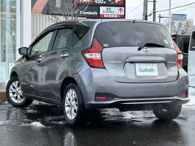 日産 ノート e－パワー X FOUR 道央・札幌 2018(平30)年 7.1万km ダークメタルグレー ・４WD/・衝突被害軽減システム/・純正メモリナビ/ＢＴ・ＣＤ・AUX・SD・TV/・バックカメラ/・コーナーセンサー/・レーンキープアシスト/・純正エンジンスターター/・ＥＴＣ/・横滑り防止装置/・ステアリングスイッチ/・ドライブモード切替スイッチ/・ヘッドライトレベライザー/・純正フロアマット/・ドアバイザー/・電動格納ミラー/・ウインカーミラー/・スマートキー/・プッシュスタートボタン