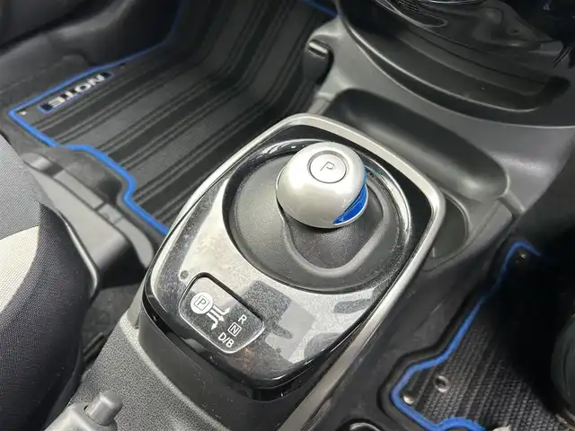 日産 ノート e－パワー X FOUR 道央・札幌 2018(平30)年 7.1万km ダークメタルグレー ・４WD/・衝突被害軽減システム/・純正メモリナビ/ＢＴ・ＣＤ・AUX・SD・TV/・バックカメラ/・コーナーセンサー/・レーンキープアシスト/・純正エンジンスターター/・ＥＴＣ/・横滑り防止装置/・ステアリングスイッチ/・ドライブモード切替スイッチ/・ヘッドライトレベライザー/・純正フロアマット/・ドアバイザー/・電動格納ミラー/・ウインカーミラー/・スマートキー/・プッシュスタートボタン