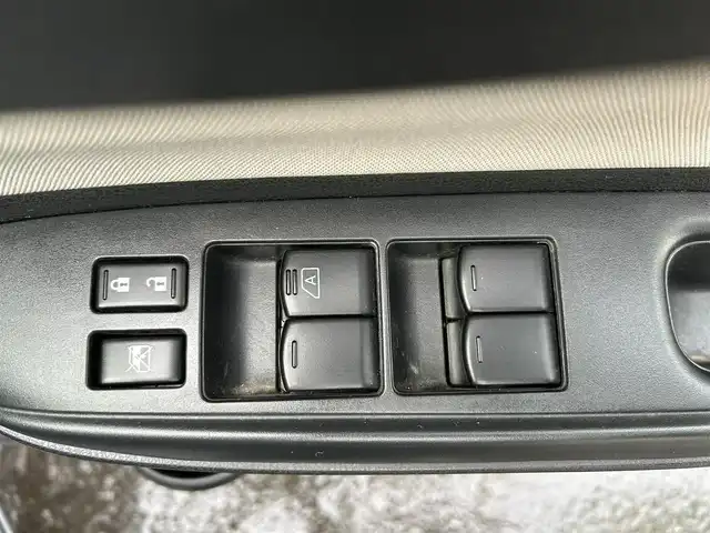 日産 ノート e－パワー X FOUR 道央・札幌 2018(平30)年 7.1万km ダークメタルグレー ・４WD/・衝突被害軽減システム/・純正メモリナビ/ＢＴ・ＣＤ・AUX・SD・TV/・バックカメラ/・コーナーセンサー/・レーンキープアシスト/・純正エンジンスターター/・ＥＴＣ/・横滑り防止装置/・ステアリングスイッチ/・ドライブモード切替スイッチ/・ヘッドライトレベライザー/・純正フロアマット/・ドアバイザー/・電動格納ミラー/・ウインカーミラー/・スマートキー/・プッシュスタートボタン