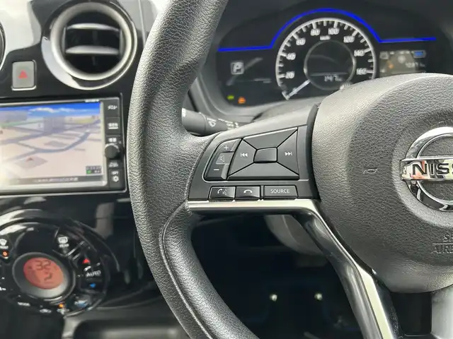 日産 ノート e－パワー X FOUR 道央・札幌 2018(平30)年 7.1万km ダークメタルグレー ・４WD/・衝突被害軽減システム/・純正メモリナビ/ＢＴ・ＣＤ・AUX・SD・TV/・バックカメラ/・コーナーセンサー/・レーンキープアシスト/・純正エンジンスターター/・ＥＴＣ/・横滑り防止装置/・ステアリングスイッチ/・ドライブモード切替スイッチ/・ヘッドライトレベライザー/・純正フロアマット/・ドアバイザー/・電動格納ミラー/・ウインカーミラー/・スマートキー/・プッシュスタートボタン