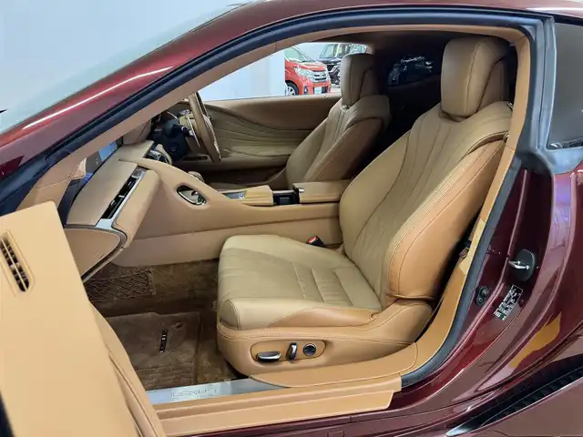 レクサス ＬＣ 500 Lパッケージ 群馬県 2018(平30)年 1.4万km ガーネットレッドマイカ レクサスセーフティシステム＋/・プリクラッシュセーフティ/・レーダークルーズコントロール/・ブラインドスポットモニター/・クリアランスソナー/・レーンキーピングアシスト/・ヘッドアップディスプレイ/マークレビンソン/ガラスルーフ/TRDエアロ/純正メーカーナビ/・フルセグTV/・BT/DVD/CD/SD/USB/AUX/・FM/AM/バックカメラ/ベージュレザーシート/前席パワーシート/前席シートヒーター/前席シートベンチレーション/シートメモリー/革巻きステアリング/ステアリングスイッチ/パドルシフト/ステアリングヒーター/スマートキー/プッシュスタート/電子パーキング/ブレーキーオートホールド/LEDヘッドライト/フォグランプ/オートライト/オートマチックハイビーム/純正21インチAW/純正フロアマット/レーダー探知機/電動格納ウィンカーミラー/横滑り防止機能