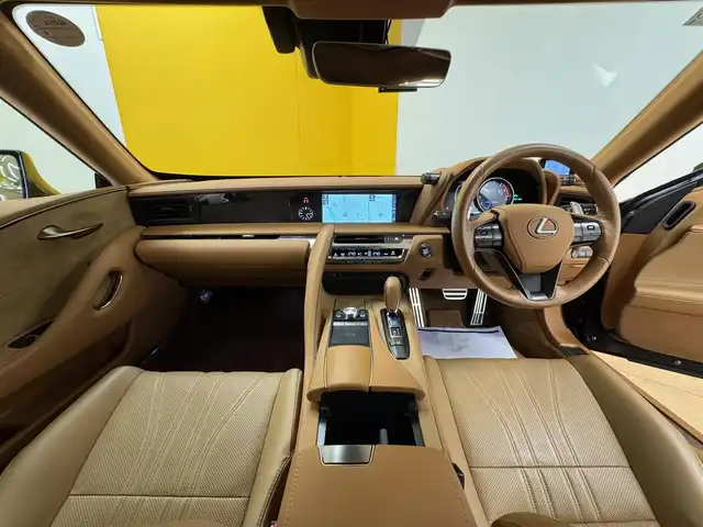 レクサス ＬＣ 500 Lパッケージ 群馬県 2018(平30)年 1.4万km ガーネットレッドマイカ レクサスセーフティシステム＋/・プリクラッシュセーフティ/・レーダークルーズコントロール/・ブラインドスポットモニター/・クリアランスソナー/・レーンキーピングアシスト/・ヘッドアップディスプレイ/マークレビンソン/ガラスルーフ/TRDエアロ/純正メーカーナビ/・フルセグTV/・BT/DVD/CD/SD/USB/AUX/・FM/AM/バックカメラ/ベージュレザーシート/前席パワーシート/前席シートヒーター/前席シートベンチレーション/シートメモリー/革巻きステアリング/ステアリングスイッチ/パドルシフト/ステアリングヒーター/スマートキー/プッシュスタート/電子パーキング/ブレーキーオートホールド/LEDヘッドライト/フォグランプ/オートライト/オートマチックハイビーム/純正21インチAW/純正フロアマット/レーダー探知機/電動格納ウィンカーミラー/横滑り防止機能