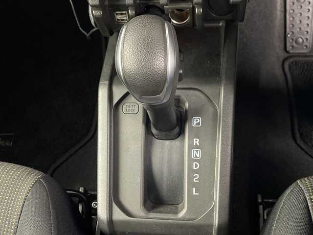 スズキ ジムニー シエラ JC 埼玉県 2023(令5)年 2.1万km ミディアムグレー 純正SDナビ/（BT/DVD/フルTV/CD/AM/FM）/スズキセーフティセンス/・クルーズコントロール/・オートハイビーム/シートヒーター/純正アルミホイール/純正フロアマット/ビルトインETC/スマートキー/スペア1本