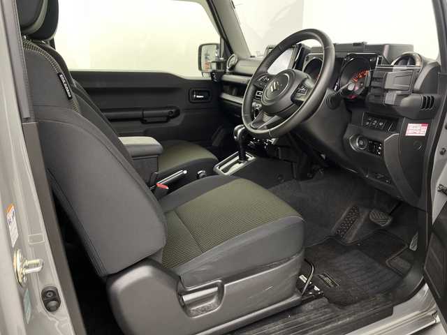 スズキ ジムニー シエラ JC 埼玉県 2023(令5)年 2.1万km ミディアムグレー 純正SDナビ/（BT/DVD/フルTV/CD/AM/FM）/スズキセーフティセンス/・クルーズコントロール/・オートハイビーム/シートヒーター/純正アルミホイール/純正フロアマット/ビルトインETC/スマートキー/スペア1本