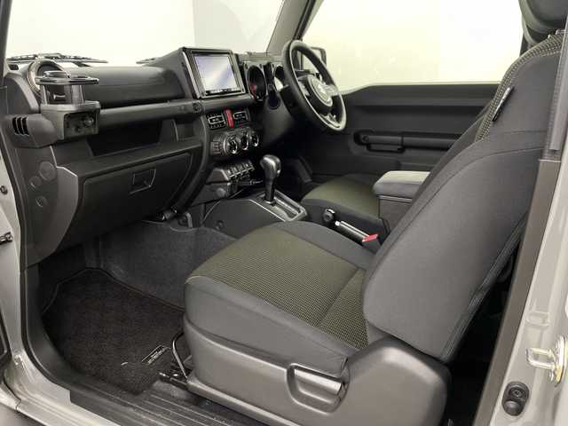 スズキ ジムニー シエラ JC 埼玉県 2023(令5)年 2.1万km ミディアムグレー 純正SDナビ/（BT/DVD/フルTV/CD/AM/FM）/スズキセーフティセンス/・クルーズコントロール/・オートハイビーム/シートヒーター/純正アルミホイール/純正フロアマット/ビルトインETC/スマートキー/スペア1本