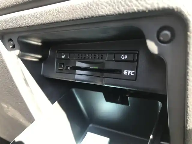 トヨタ ヴォクシー ZS 煌 栃木県 2013(平25)年 9.5万km ホワイトパールクリスタルシャイン 株)IDOMが運営する【じしゃロン小山店】の自社ローン専用車両になります。こちらは現金またはオートローンご利用時の価格です。自社ローンご希望の方は別途その旨お申付け下さい//禁煙車/純正フルセグナビ/（CD/DVD/AM/FMラジオ）/(Bluetooth)/スマートキー/プッシュスタート/バックカメラ/ＥＴＣ/フリップダウンモニター/両側パワースライドドア/ドライブレコーダー/チップアップシート/パドルシフト/ステアリングリモコン/電動格納ドアミラー/パワーウインドウ/オートライト/防眩ミラー