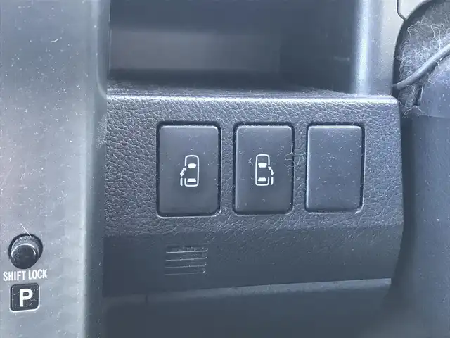 トヨタ ヴォクシー ZS 煌 栃木県 2013(平25)年 9.5万km ホワイトパールクリスタルシャイン 株)IDOMが運営する【じしゃロン小山店】の自社ローン専用車両になります。こちらは現金またはオートローンご利用時の価格です。自社ローンご希望の方は別途その旨お申付け下さい//禁煙車/純正フルセグナビ/（CD/DVD/AM/FMラジオ）/(Bluetooth)/スマートキー/プッシュスタート/バックカメラ/ＥＴＣ/フリップダウンモニター/両側パワースライドドア/ドライブレコーダー/チップアップシート/パドルシフト/ステアリングリモコン/電動格納ドアミラー/パワーウインドウ/オートライト/防眩ミラー