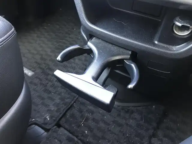 トヨタ ヴォクシー ZS 煌 栃木県 2013(平25)年 9.5万km ホワイトパールクリスタルシャイン 株)IDOMが運営する【じしゃロン小山店】の自社ローン専用車両になります。こちらは現金またはオートローンご利用時の価格です。自社ローンご希望の方は別途その旨お申付け下さい//禁煙車/純正フルセグナビ/（CD/DVD/AM/FMラジオ）/(Bluetooth)/スマートキー/プッシュスタート/バックカメラ/ＥＴＣ/フリップダウンモニター/両側パワースライドドア/ドライブレコーダー/チップアップシート/パドルシフト/ステアリングリモコン/電動格納ドアミラー/パワーウインドウ/オートライト/防眩ミラー