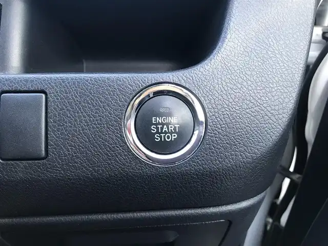 トヨタ ヴォクシー ZS 煌 栃木県 2013(平25)年 9.5万km ホワイトパールクリスタルシャイン 株)IDOMが運営する【じしゃロン小山店】の自社ローン専用車両になります。こちらは現金またはオートローンご利用時の価格です。自社ローンご希望の方は別途その旨お申付け下さい//禁煙車/純正フルセグナビ/（CD/DVD/AM/FMラジオ）/(Bluetooth)/スマートキー/プッシュスタート/バックカメラ/ＥＴＣ/フリップダウンモニター/両側パワースライドドア/ドライブレコーダー/チップアップシート/パドルシフト/ステアリングリモコン/電動格納ドアミラー/パワーウインドウ/オートライト/防眩ミラー