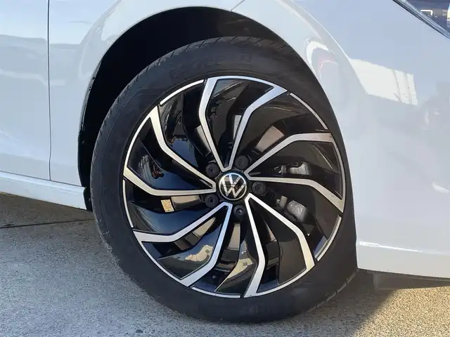 フォルクスワーゲン ＶＷ ゴルフ ヴァリアント TDI アクティブアドバンス 東京都 2024(令6)年 1.7万km 白 純正ナビ／ＤＴＶ/Ｂカメラ/Ａｐｐｌｅ　Ｃａｒ　Ｐｌａｙ/Ａｎｄｏｒｏｉｄｏ　Ａｕｔｏ/ステアリングヒーター/ＥＴＣ/シートヒーター/コックピットナビ/前後ドラレコ/ＡＣＣ/ＢＳＭ/レーンキープアシス