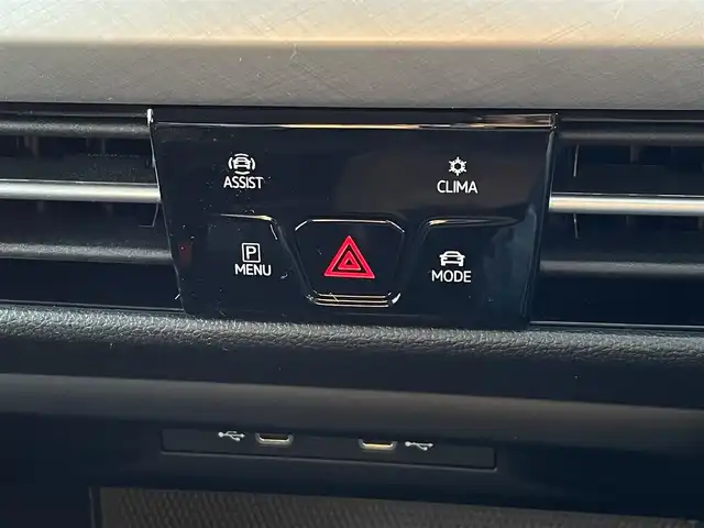 フォルクスワーゲン ＶＷ ゴルフ ヴァリアント TDI アクティブアドバンス 東京都 2024(令6)年 1.7万km 白 純正ナビ／ＤＴＶ/Ｂカメラ/Ａｐｐｌｅ　Ｃａｒ　Ｐｌａｙ/Ａｎｄｏｒｏｉｄｏ　Ａｕｔｏ/ステアリングヒーター/ＥＴＣ/シートヒーター/コックピットナビ/前後ドラレコ/ＡＣＣ/ＢＳＭ/レーンキープアシス