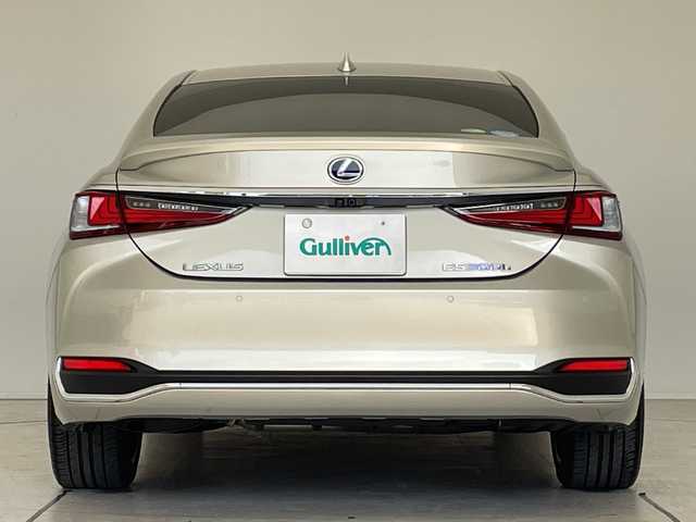 レクサス ＥＳ 300h バージョンL 愛知県 2019(令1)年 1.6万km アイスエクリュマイカメタリック レクサスセーフティセンス/純正12.3型ナビ/三眼LEDヘッドライト/サンルーフ/全方位カメラ/シートヒーター/エアシート/パワーシート/パドルシフト/ステアリングヒーター/デジタルアウターミラー/インテリジェントミラー/ヘッドアップディスプレイ/衝突軽減システム/フルセグ/CD DVD/Bluetooth/ステアリングスイッチ/スマートキー/プッシュスタート