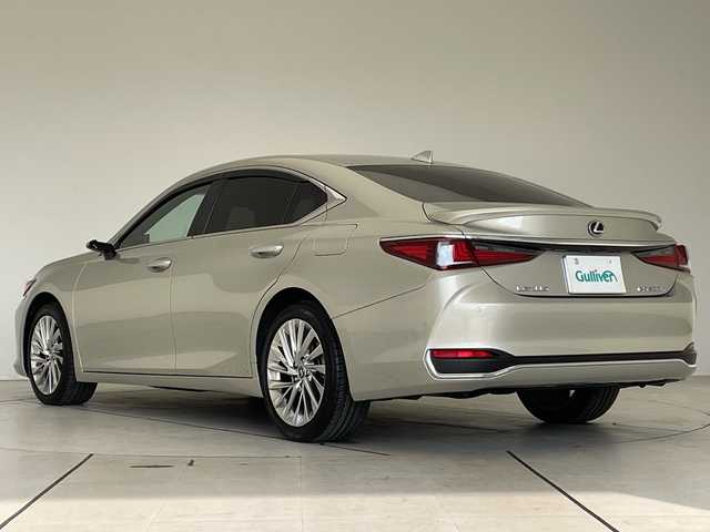 レクサス ＥＳ 300h バージョンL 愛知県 2019(令1)年 1.6万km アイスエクリュマイカメタリック レクサスセーフティセンス/純正12.3型ナビ/三眼LEDヘッドライト/サンルーフ/全方位カメラ/シートヒーター/エアシート/パワーシート/パドルシフト/ステアリングヒーター/デジタルアウターミラー/インテリジェントミラー/ヘッドアップディスプレイ/衝突軽減システム/フルセグ/CD DVD/Bluetooth/ステアリングスイッチ/スマートキー/プッシュスタート