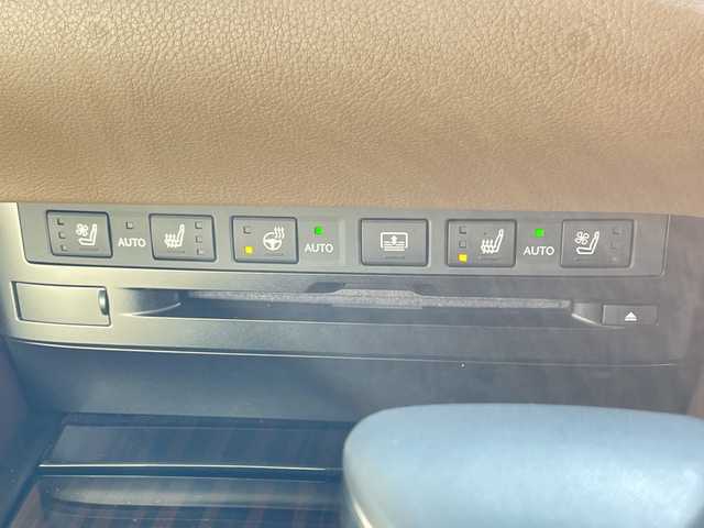 レクサス ＥＳ 300h バージョンL 愛知県 2019(令1)年 1.6万km アイスエクリュマイカメタリック レクサスセーフティセンス/純正12.3型ナビ/三眼LEDヘッドライト/サンルーフ/全方位カメラ/シートヒーター/エアシート/パワーシート/パドルシフト/ステアリングヒーター/デジタルアウターミラー/インテリジェントミラー/ヘッドアップディスプレイ/衝突軽減システム/フルセグ/CD DVD/Bluetooth/ステアリングスイッチ/スマートキー/プッシュスタート