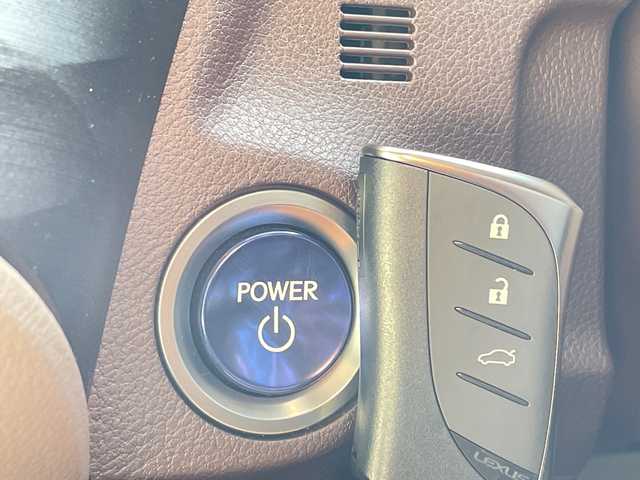 レクサス ＥＳ 300h バージョンL 愛知県 2019(令1)年 1.6万km アイスエクリュマイカメタリック レクサスセーフティセンス/純正12.3型ナビ/三眼LEDヘッドライト/サンルーフ/全方位カメラ/シートヒーター/エアシート/パワーシート/パドルシフト/ステアリングヒーター/デジタルアウターミラー/インテリジェントミラー/ヘッドアップディスプレイ/衝突軽減システム/フルセグ/CD DVD/Bluetooth/ステアリングスイッチ/スマートキー/プッシュスタート