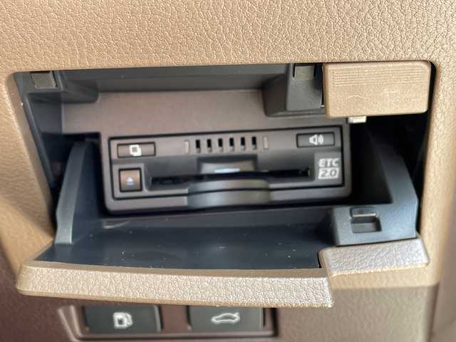 レクサス ＥＳ 300h バージョンL 愛知県 2019(令1)年 1.6万km アイスエクリュマイカメタリック レクサスセーフティセンス/純正12.3型ナビ/三眼LEDヘッドライト/サンルーフ/全方位カメラ/シートヒーター/エアシート/パワーシート/パドルシフト/ステアリングヒーター/デジタルアウターミラー/インテリジェントミラー/ヘッドアップディスプレイ/衝突軽減システム/フルセグ/CD DVD/Bluetooth/ステアリングスイッチ/スマートキー/プッシュスタート