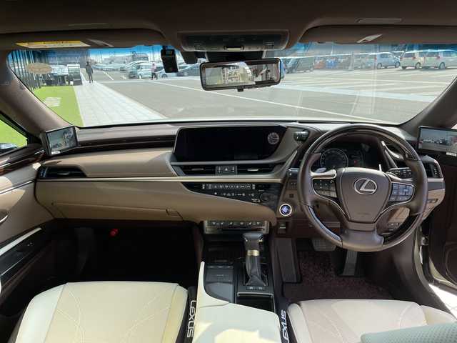 レクサス ＥＳ 300h バージョンL 愛知県 2019(令1)年 1.6万km アイスエクリュマイカメタリック レクサスセーフティセンス/純正12.3型ナビ/三眼LEDヘッドライト/サンルーフ/全方位カメラ/シートヒーター/エアシート/パワーシート/パドルシフト/ステアリングヒーター/デジタルアウターミラー/インテリジェントミラー/ヘッドアップディスプレイ/衝突軽減システム/フルセグ/CD DVD/Bluetooth/ステアリングスイッチ/スマートキー/プッシュスタート