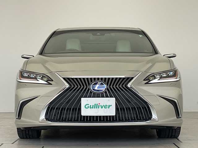 レクサス ＥＳ 300h バージョンL 愛知県 2019(令1)年 1.6万km アイスエクリュマイカメタリック レクサスセーフティセンス/純正12.3型ナビ/三眼LEDヘッドライト/サンルーフ/全方位カメラ/シートヒーター/エアシート/パワーシート/パドルシフト/ステアリングヒーター/デジタルアウターミラー/インテリジェントミラー/ヘッドアップディスプレイ/衝突軽減システム/フルセグ/CD DVD/Bluetooth/ステアリングスイッチ/スマートキー/プッシュスタート