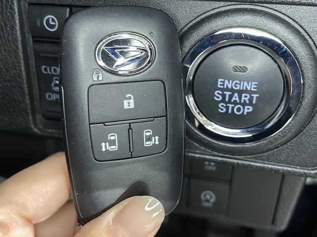 ダイハツ ムーヴ キャンバス セオリー G 広島県 2023(令5)年 1.2万km レーザーブルークリスタルシャイン 純正９型ナビ/バックカメラ/シートヒーター/両側パワースライドドア/フルセグ/コーナーセンサー/ドラレコ/オートマチックハイビーム/衝突軽減/踏み間違い防止/レーンキープアシスト/ＬＥＤヘッドライト/エアバッグ(運転席/助手席/サイド/カーテン)