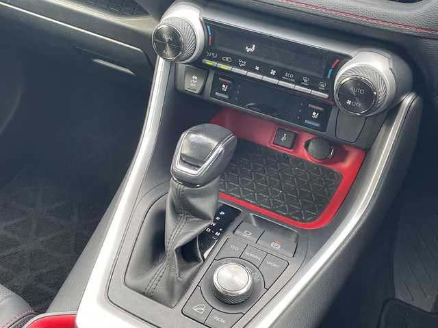 トヨタ ＲＡＶ４ アドベンチャー オフロードPKG 岡山県 2022(令4)年 2.4万km アティチュードブラックマイカ 純正10.5インチディスプレイオーディオ/フルセグTV、Bluetooth、AppleCarplay/AndroidAuto、FM、AM/バックカメラ/デジタルインナーミラー/前後ドライブレコーダー/パワーバックドア/前席シートヒーター/前席エアシート/D席メモリーシート/TVキャンセラー/レーダークルーズコントロール/プリクラッシュセーフティ/ステアリングヒーター