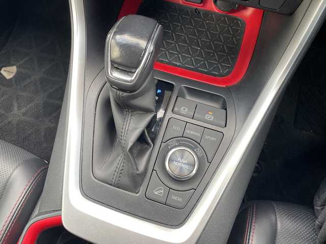 トヨタ ＲＡＶ４ アドベンチャー オフロードPKG 岡山県 2022(令4)年 2.4万km アティチュードブラックマイカ 純正10.5インチディスプレイオーディオ/フルセグTV、Bluetooth、AppleCarplay/AndroidAuto、FM、AM/バックカメラ/デジタルインナーミラー/前後ドライブレコーダー/パワーバックドア/前席シートヒーター/前席エアシート/D席メモリーシート/TVキャンセラー/レーダークルーズコントロール/プリクラッシュセーフティ/ステアリングヒーター