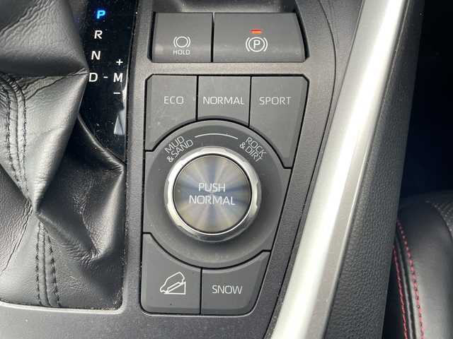 トヨタ ＲＡＶ４ アドベンチャー オフロードPKG 岡山県 2022(令4)年 2.4万km アティチュードブラックマイカ 純正10.5インチディスプレイオーディオ/フルセグTV、Bluetooth、AppleCarplay/AndroidAuto、FM、AM/バックカメラ/デジタルインナーミラー/前後ドライブレコーダー/パワーバックドア/前席シートヒーター/前席エアシート/D席メモリーシート/TVキャンセラー/レーダークルーズコントロール/プリクラッシュセーフティ/ステアリングヒーター