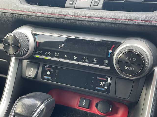 トヨタ ＲＡＶ４ アドベンチャー オフロードPKG 岡山県 2022(令4)年 2.4万km アティチュードブラックマイカ 純正10.5インチディスプレイオーディオ/フルセグTV、Bluetooth、AppleCarplay/AndroidAuto、FM、AM/バックカメラ/デジタルインナーミラー/前後ドライブレコーダー/パワーバックドア/前席シートヒーター/前席エアシート/D席メモリーシート/TVキャンセラー/レーダークルーズコントロール/プリクラッシュセーフティ/ステアリングヒーター