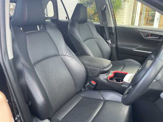 トヨタ ＲＡＶ４ アドベンチャー オフロードPKG 岡山県 2022(令4)年 2.4万km アティチュードブラックマイカ 純正10.5インチディスプレイオーディオ/フルセグTV、Bluetooth、AppleCarplay/AndroidAuto、FM、AM/バックカメラ/デジタルインナーミラー/前後ドライブレコーダー/パワーバックドア/前席シートヒーター/前席エアシート/D席メモリーシート/TVキャンセラー/レーダークルーズコントロール/プリクラッシュセーフティ/ステアリングヒーター