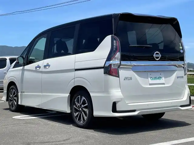 日産 セレナ e－パワー ハイウェイスター V 佐賀県 2020(令2)年 4.3万km ブリリアントホワイトパール 2トーン プロパイロット/純正10型ナビゲーション/・AM/FM/BT/CD/DVD/フルセグ/・TVキャンセラー/インテリジェントアラウンドビューモニター/両側パワースライドドア/・ハンズフリーパワースライドドア/・前席シートヒーター/ステアリングヒーター/LEDヘッドライト/・オートマチックハイビーム/スマートキー/ETC/純正16インチアルミホイール/純正フロアマット/インテリジェントセーフティー/・インテリジェント エマージェンシーブレーキ/・インテリジェント LI（車線逸脱防止支援システム）/・LDW（車線逸脱警報）/・RCTA（後退時車両検知警報）/・ソナー（前後障害物検知）/・ふらつき警報/・踏み間違い衝突防止アシスト（前後対応）/・SRSエアバッグ（運転席・助手席＋サイド＋カーテン）/・VDC（車両姿勢制御）＋TCS（トラクションコントロール）