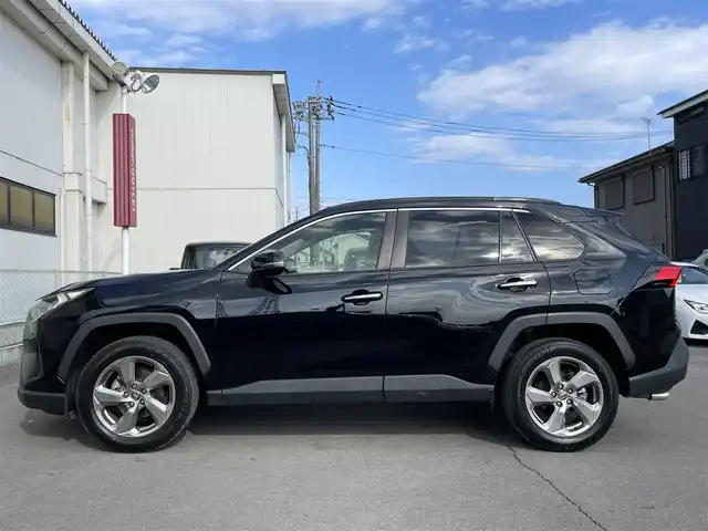 トヨタ ＲＡＶ４ G 群馬県 2020(令2)年 2.8万km アティチュードブラックマイカ ディスプレイオーディオ/ナビ機能　/全周囲カメラ　/Ｂｌｕｅｔｏｏｔｈ・USB　/ＡｐｐｌｅＣａｒＰｌａｙ・AndroidAuto　/電動リアドア　/シートヒーター　/ハンドルヒーター　/Ｄ席シートメモリー　/衝突軽減ブレーキ　/レーンアシスト　/ＢＳＭ　/コーナーセンサー/レーダークルーズコントロール/オートハイビーム/純正18インチAW/ETC/純正フロアマット