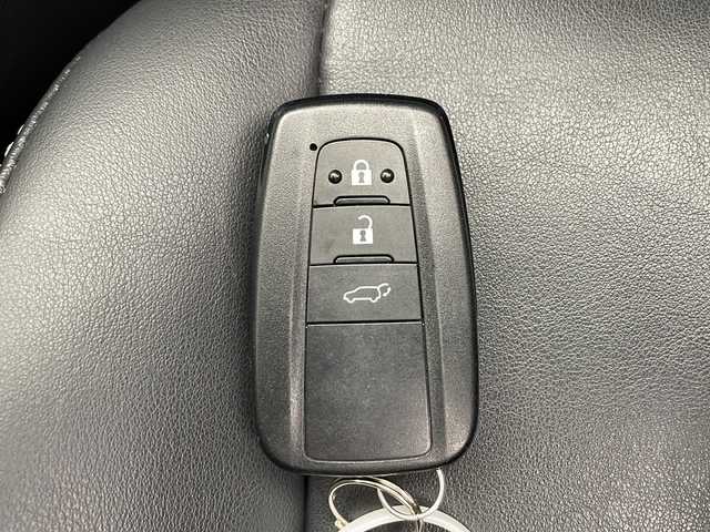 トヨタ ＲＡＶ４ G 千葉県 2020(令2)年 2.8万km アティチュードブラックマイカ ディスプレイオーディオ　ナビ機能Ｂｌｕｅｔｏｏｔｈ・USBＡｐｐｌｅＣａｒＰｌａｙ・AndroidAuto　/全周囲カメラ　/電動パワーバックドア/シートヒーター　/ハンドルヒーター　/Ｄ席シートメモリー　/衝突軽減ブレーキ　/トヨタセーフティセンス/プリクラッシュ/オートハイビーム/レーダークルーズコントロール/クリアランスソナー/リアクロストラフィックアラート/パーキングサポートブレーキ/ロードサインアシスト/ブラインドスポットモニター/コーナーセンサー/純正18インチAW/ETC/純正フロアマット
