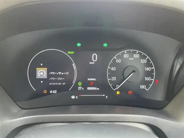 ホンダ ヴェゼル ハイブリッド e:HEV Z 滋賀県 2025(令7)年 0.1万km未満 プラチナホワイトパール 登録済未使用車/純正ナビ/（Bluetooth/USB/AppleCarPlay/AndroidAuto/フルセグTV）/バックカメラ/ビルトインETC/パワーバックドア/電動パーキングブレーキ/オートホールドブレーキ/路外逸脱抑制機能/ブラインドスポットインフォメーション/踏み間違い衝突軽減システム/衝突軽減ブレーキ/クリアランスソナー/革巻きステアリング/アダプティブクルーズコントロール/ステアリングヒーター/ステアリングリモコン/パドルシフト/ハーフレザーシート/シートヒーター/LEDヘッドライト/フォグランプ/オートヘッドライト/USB充電/置くだけ充電/カーテンエアバッグ/オートリトラーミラー/スペアキー