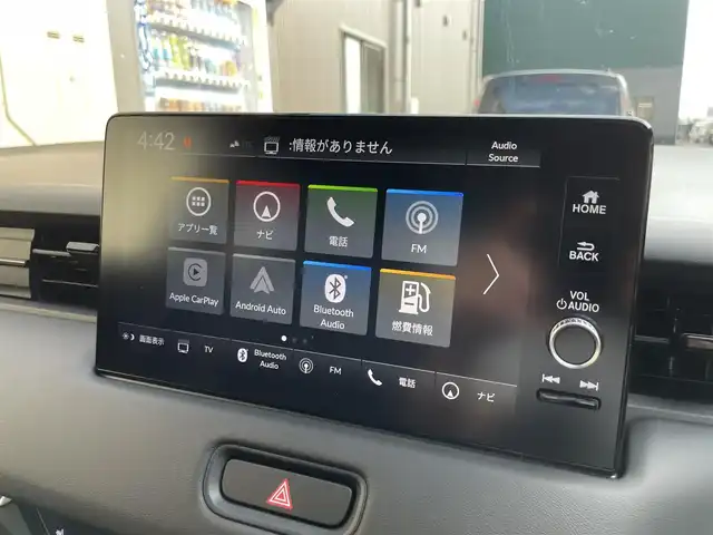 ホンダ ヴェゼル ハイブリッド e:HEV Z 滋賀県 2025(令7)年 0.1万km未満 プラチナホワイトパール 登録済未使用車/純正ナビ/（Bluetooth/USB/AppleCarPlay/AndroidAuto/フルセグTV）/バックカメラ/ビルトインETC/パワーバックドア/電動パーキングブレーキ/オートホールドブレーキ/路外逸脱抑制機能/ブラインドスポットインフォメーション/踏み間違い衝突軽減システム/衝突軽減ブレーキ/クリアランスソナー/革巻きステアリング/アダプティブクルーズコントロール/ステアリングヒーター/ステアリングリモコン/パドルシフト/ハーフレザーシート/シートヒーター/LEDヘッドライト/フォグランプ/オートヘッドライト/USB充電/置くだけ充電/カーテンエアバッグ/オートリトラーミラー/スペアキー