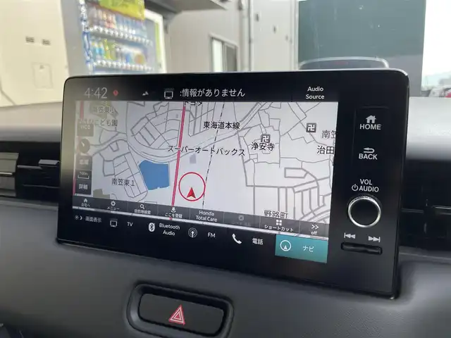 ホンダ ヴェゼル ハイブリッド e:HEV Z 滋賀県 2025(令7)年 0.1万km未満 プラチナホワイトパール 登録済未使用車/純正ナビ/（Bluetooth/USB/AppleCarPlay/AndroidAuto/フルセグTV）/バックカメラ/ビルトインETC/パワーバックドア/電動パーキングブレーキ/オートホールドブレーキ/路外逸脱抑制機能/ブラインドスポットインフォメーション/踏み間違い衝突軽減システム/衝突軽減ブレーキ/クリアランスソナー/革巻きステアリング/アダプティブクルーズコントロール/ステアリングヒーター/ステアリングリモコン/パドルシフト/ハーフレザーシート/シートヒーター/LEDヘッドライト/フォグランプ/オートヘッドライト/USB充電/置くだけ充電/カーテンエアバッグ/オートリトラーミラー/スペアキー