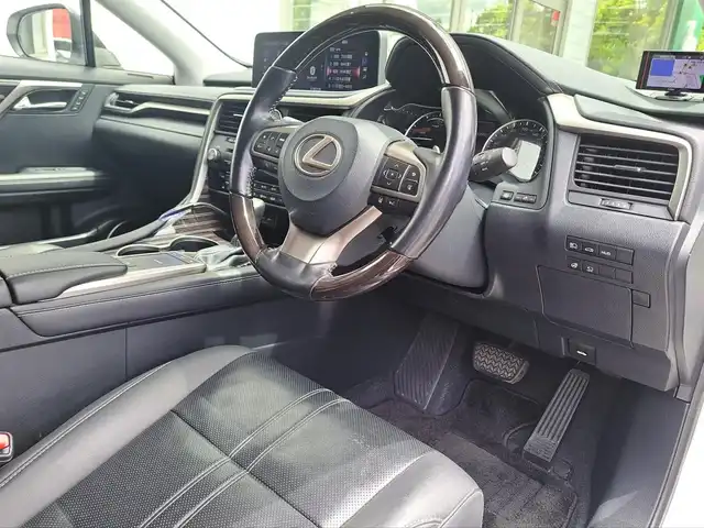レクサス ＲＸ 450h バージョンL 大阪府 2021(令3)年 6万km ソニッククォーツ /禁煙車//ワンオーナー車//モデリスタエアロ(フロント・サイド・リア・リアスポイラー・マフラー)//パノラマルーフ//3眼フルLEDヘッドライト//ブレードスキャンアダプティブハイビーム//ヘッドランプクリーナー//ヘッドアップディスプレイ//ブラインドスポットモニター//パノラミックビューモニター//ハンズフリーパワーバックドア//黒本革シート//前席メモリー付パワーシート//前席シートヒーター・ベンチレーション//後席シートヒーター//ビルトインETC2.0//パドルシフト//純正20インチアルミホイール//保証書//取扱説明書//スペアキー×2