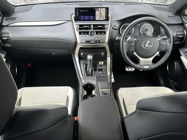 レクサス ＮＸ 300 Fスポーツ 静岡県 2019(令1)年 3.3万km ソニックチタニウム 純正ナビ/・AM/・FM/・CD/DVD/・サウンドライブラリ/・SD/・USB/・Bluetooth/・Miracast/・AUX/・フルセグTV/主要装備/・ETＣ２．０/・追従機能付クルコン/・ドライブレコーダー/・全方位カメラ/・運転席＋助手席パワーシート/・運転席+助手席シートヒーター＆ベンチレーション/・ヘッドアップディスプレイ/・パワーバックドア/・ハンドルヒーター/・ＢＳＭ/・オートハイビーム/・サイドカーテンエアバッグ/・電動チルト＆テレスコピックステアリング/・衝突被害軽減システム